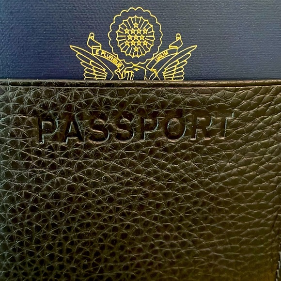 New Pebbled Leather Passport/ID/Card/Money Wallet by Fossil (Unisex) - Picture 5 of 6